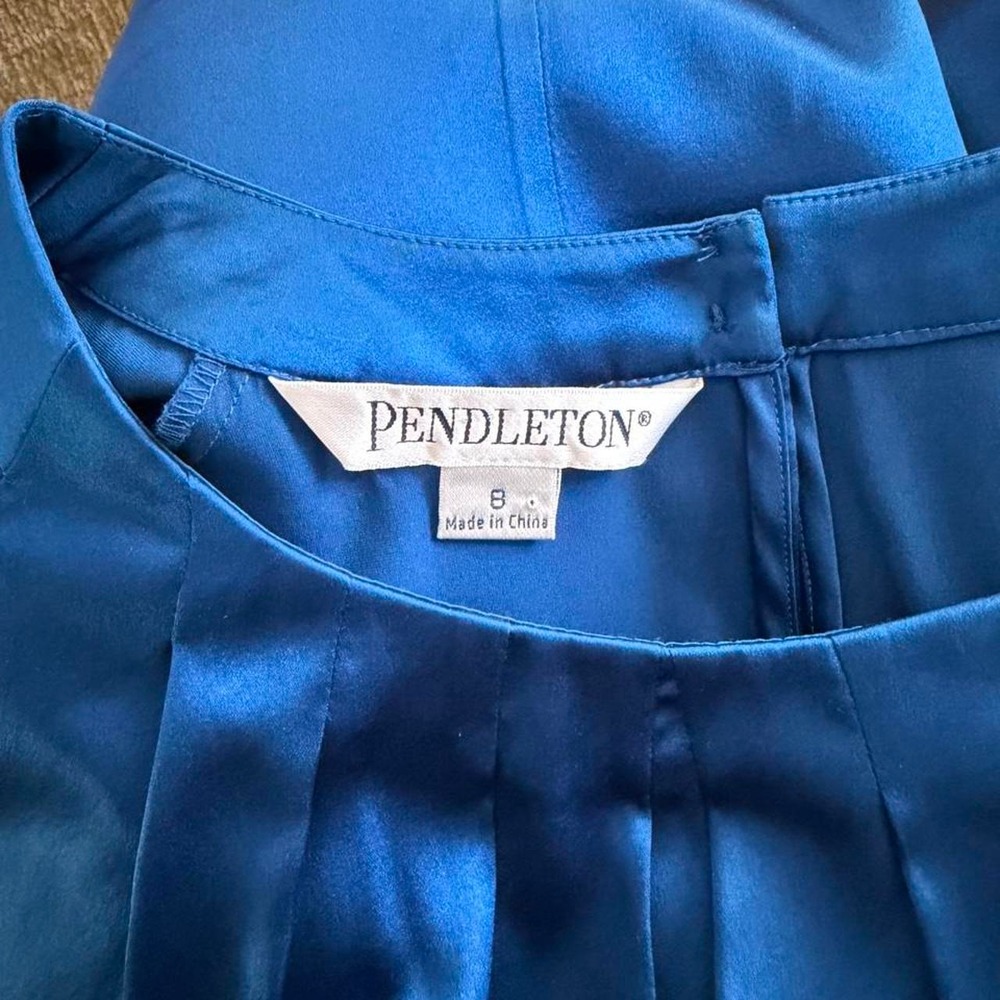 Pendleton blue silk blouse with pleated neckline and long sleeves - Picture 5 of 6